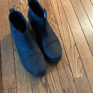Women’s booties size 9